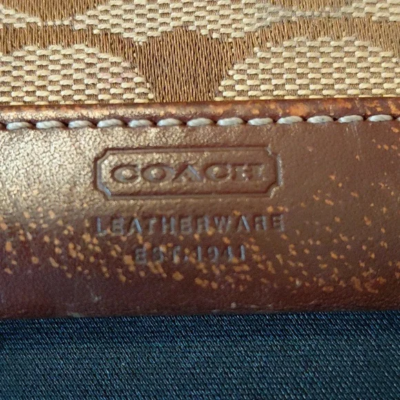 Vintage Coach Mini coin wallet with signature pattern. - Picture 3 of 8